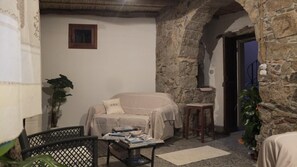 Una televisión de pantalla plana