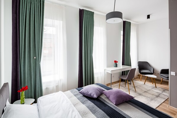 Suite Studio Affaires, 1 chambre, vue cour intérieure, niveau Exécutif | Literie de qualité supérieure, bureau, chambres insonorisées