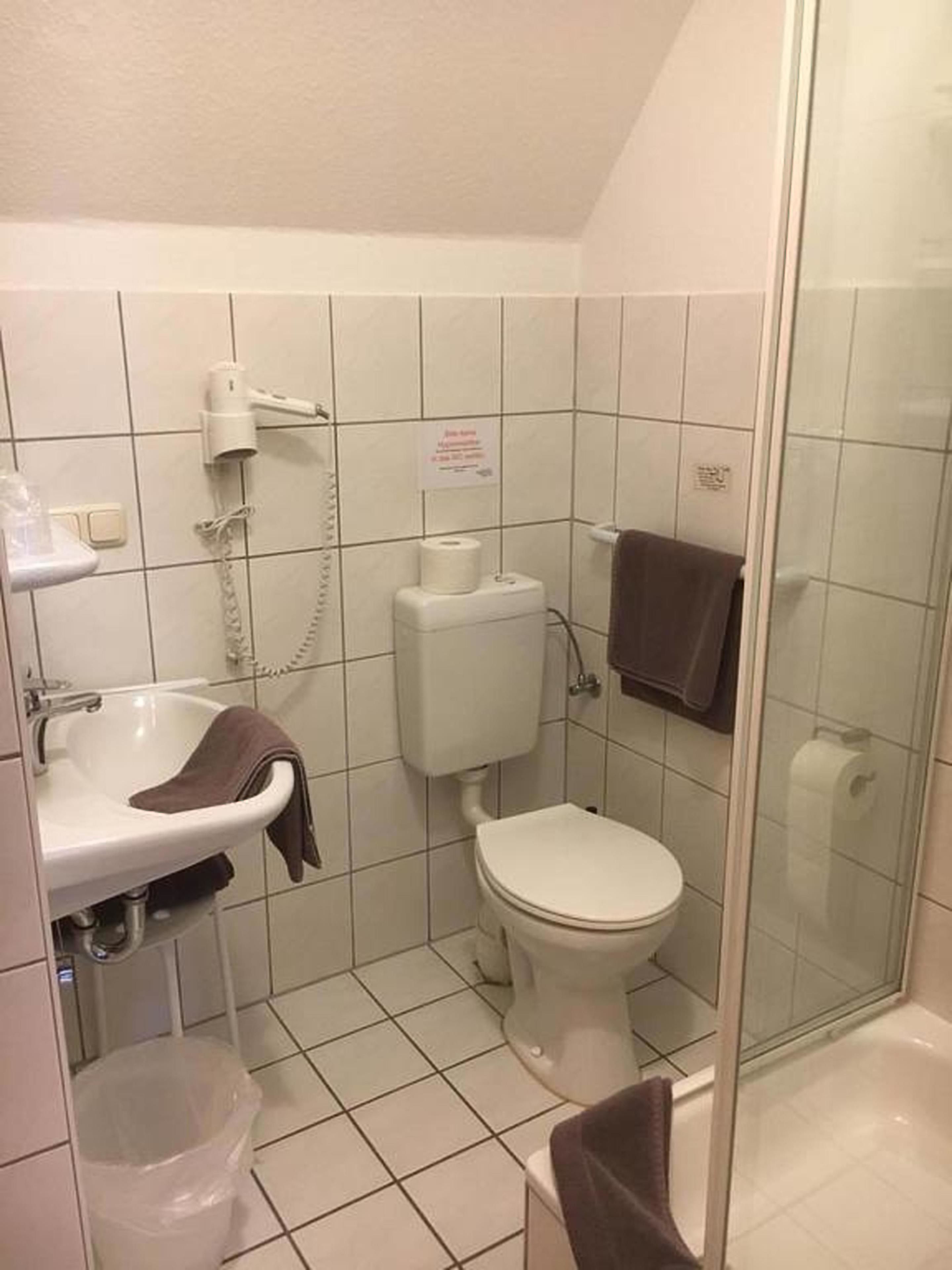 single room | bathroom | shower, free toiletries, hair dryer, towels