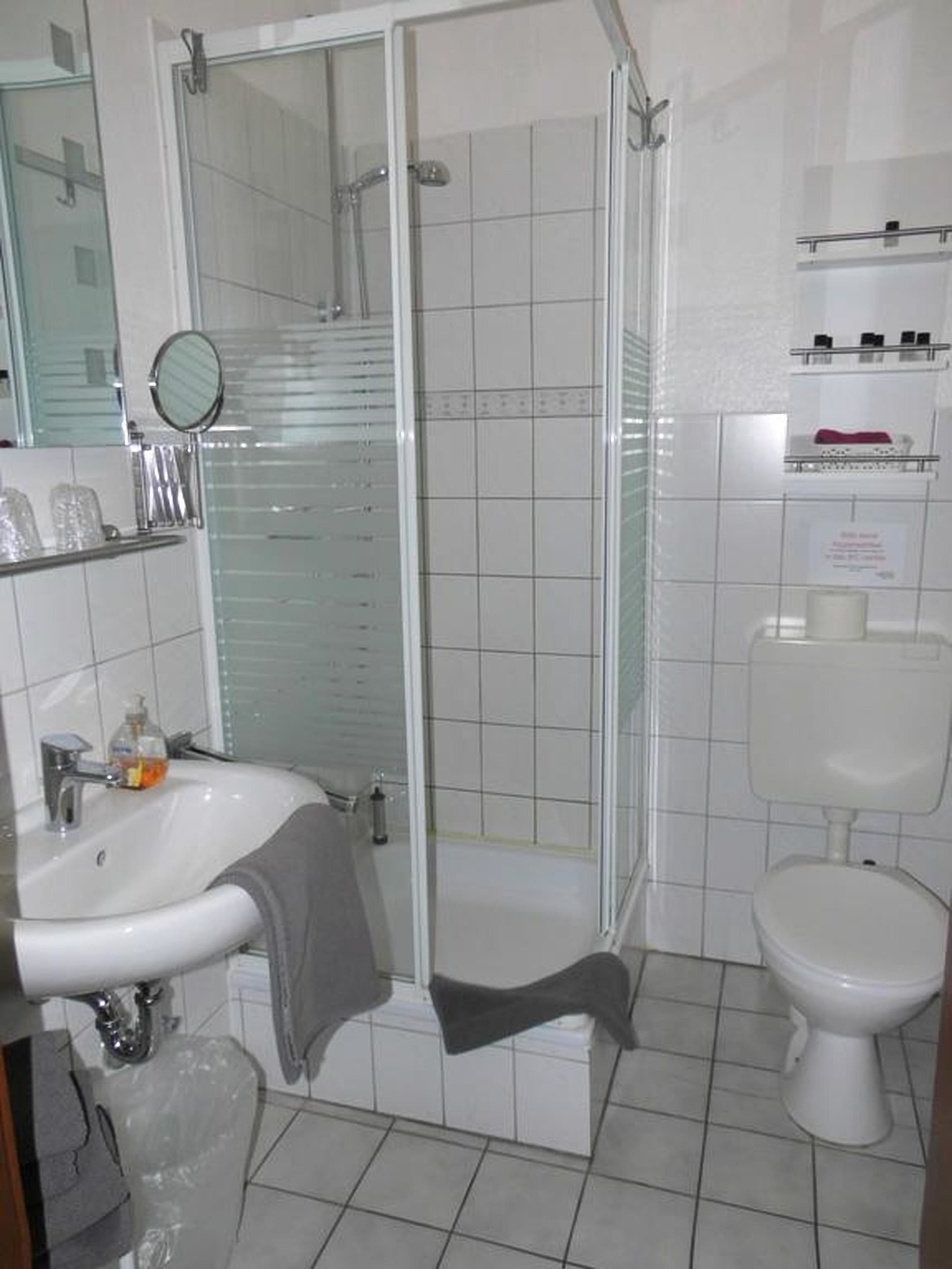 double room | bathroom | shower, free toiletries, hair dryer, towels