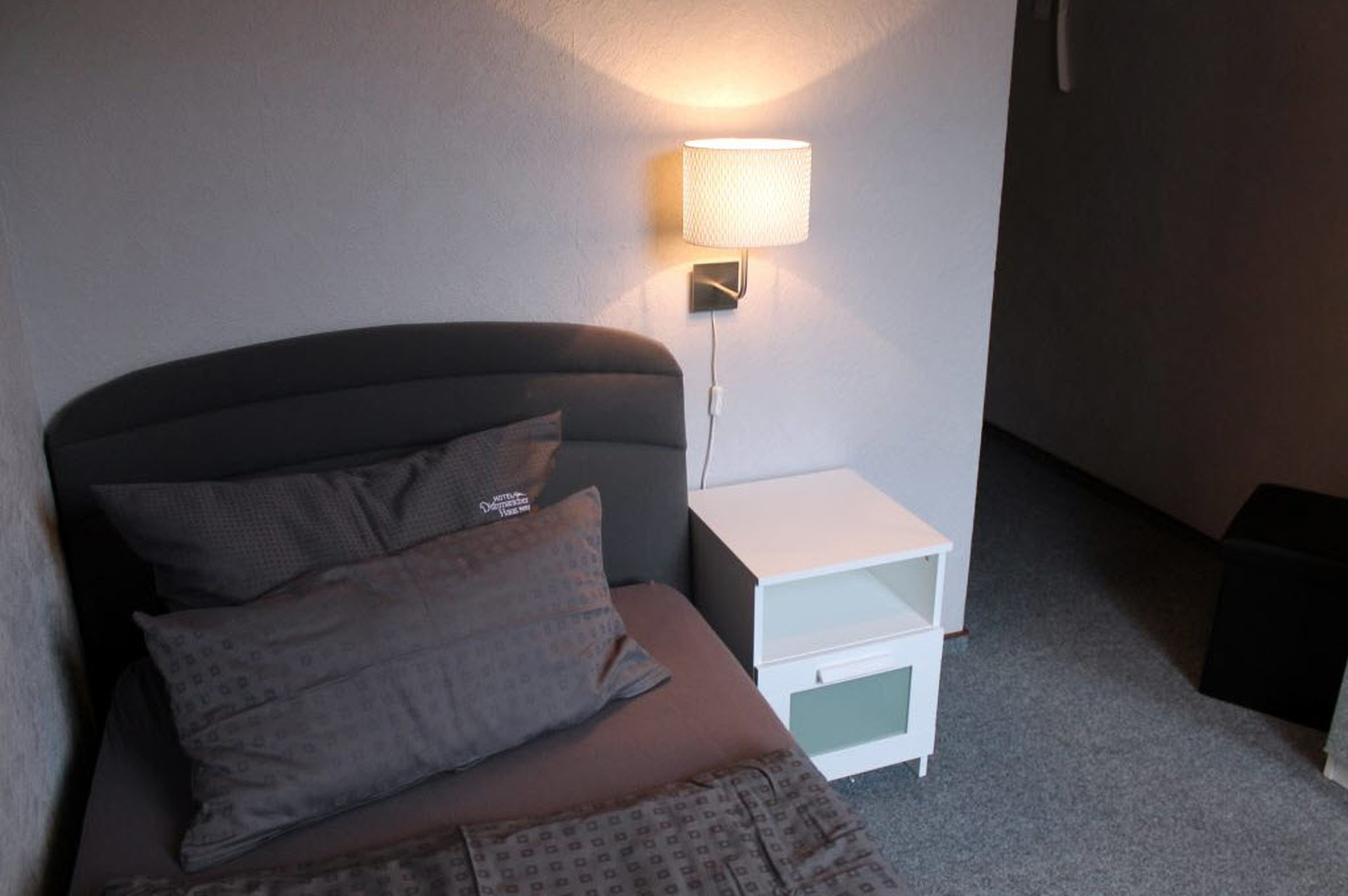 single room | desk, blackout curtains, free wifi, bed sheets