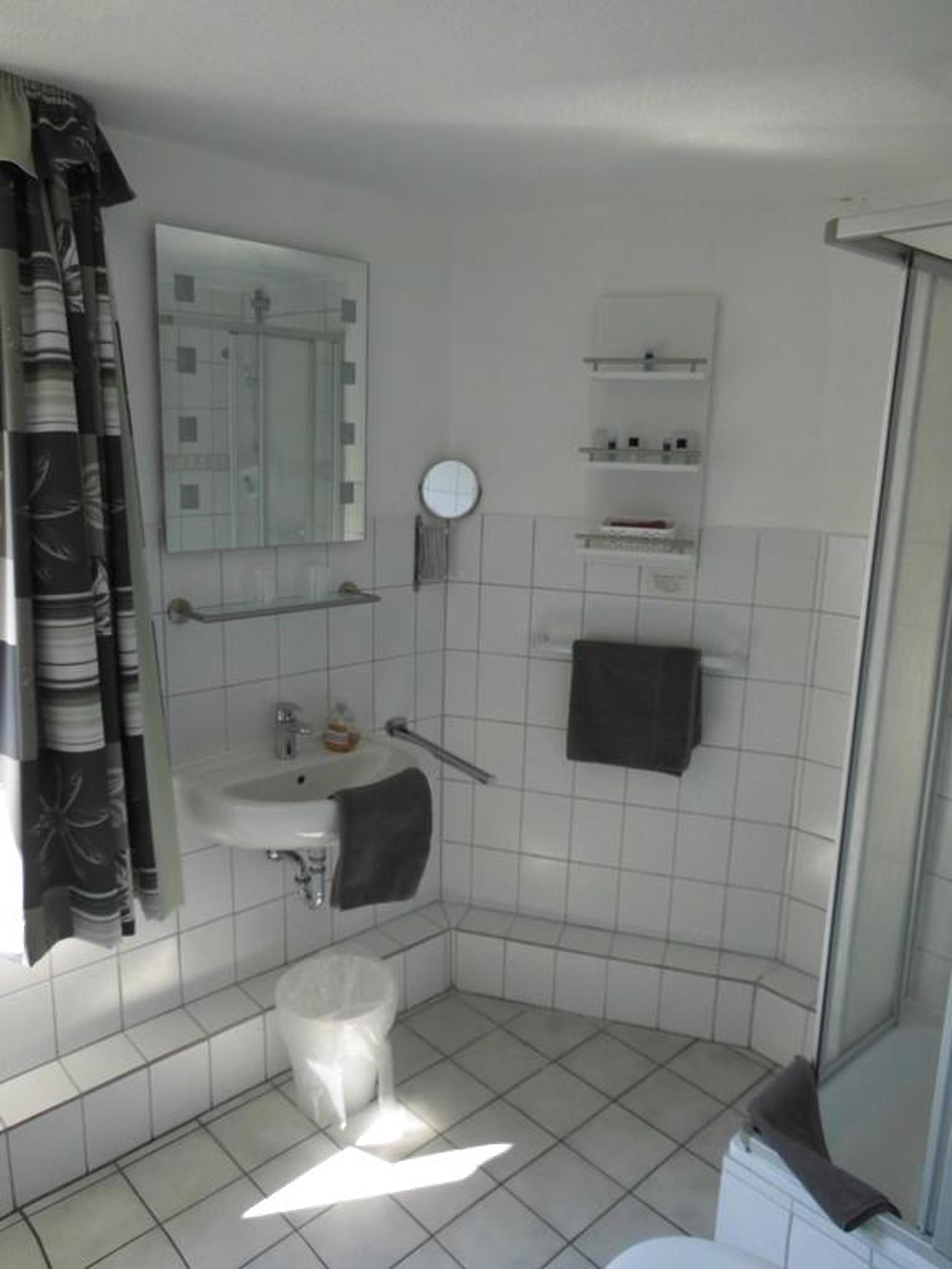 twin room | bathroom | shower, free toiletries, hair dryer, towels