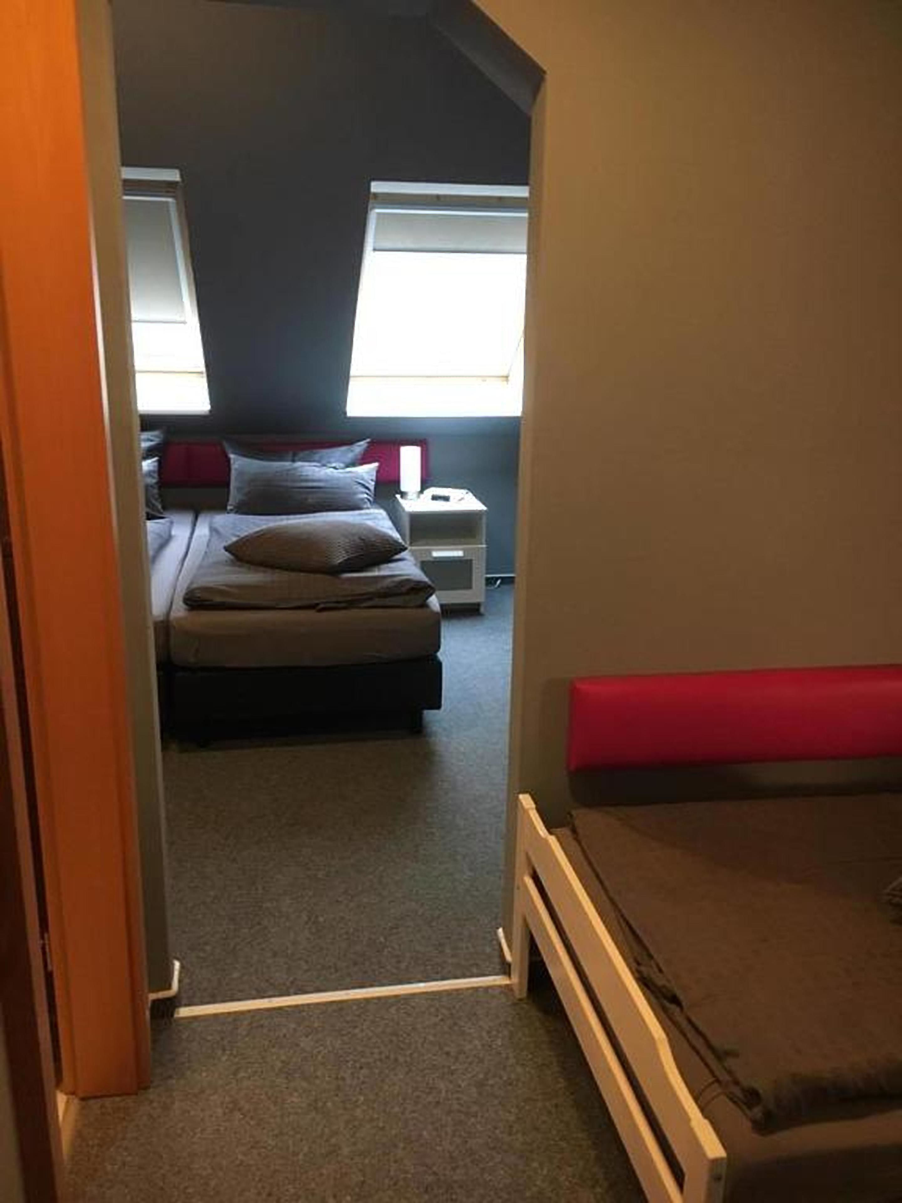 triple room | desk, blackout curtains, free wifi, bed sheets