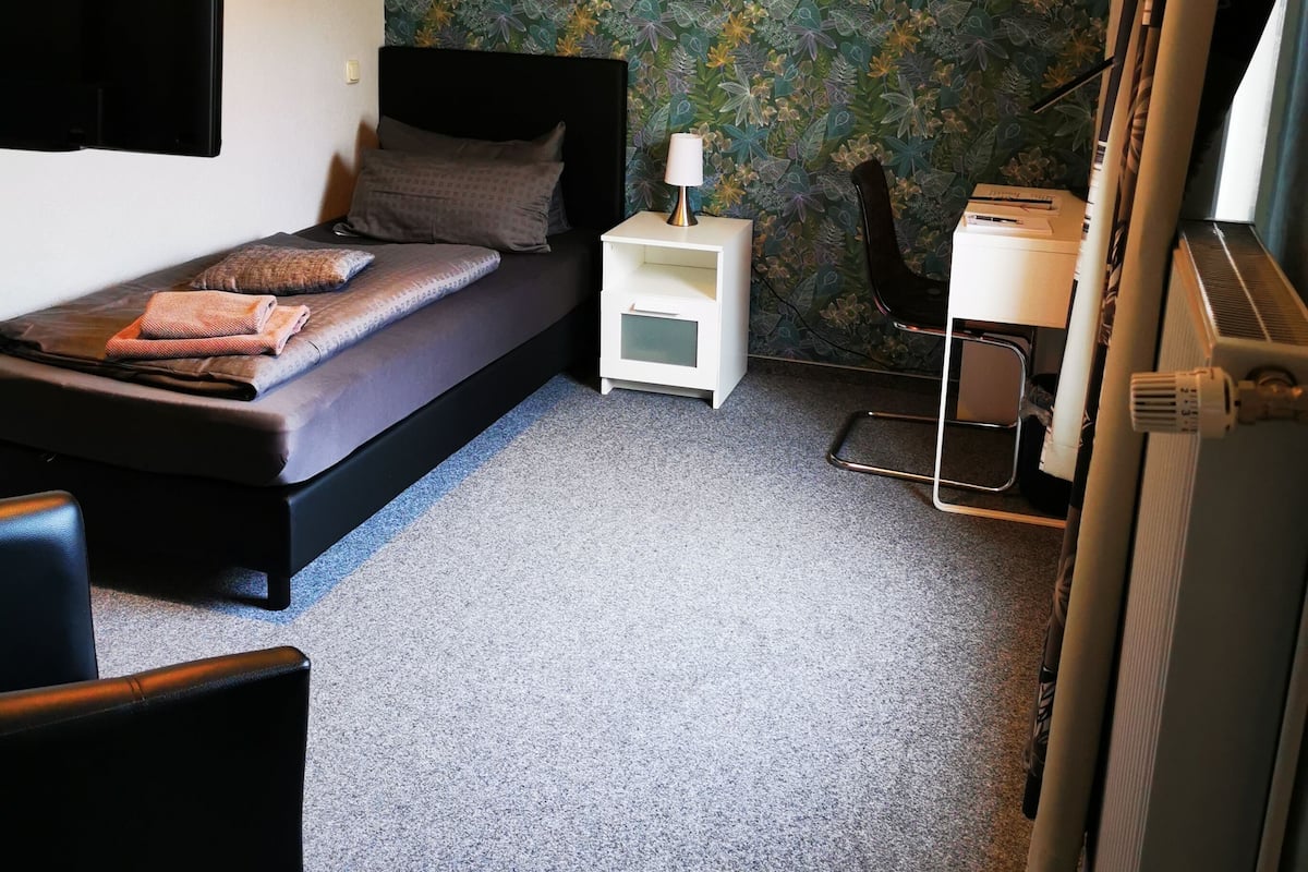 Single Room | Desk, blackout drapes, free WiFi, bed sheets
