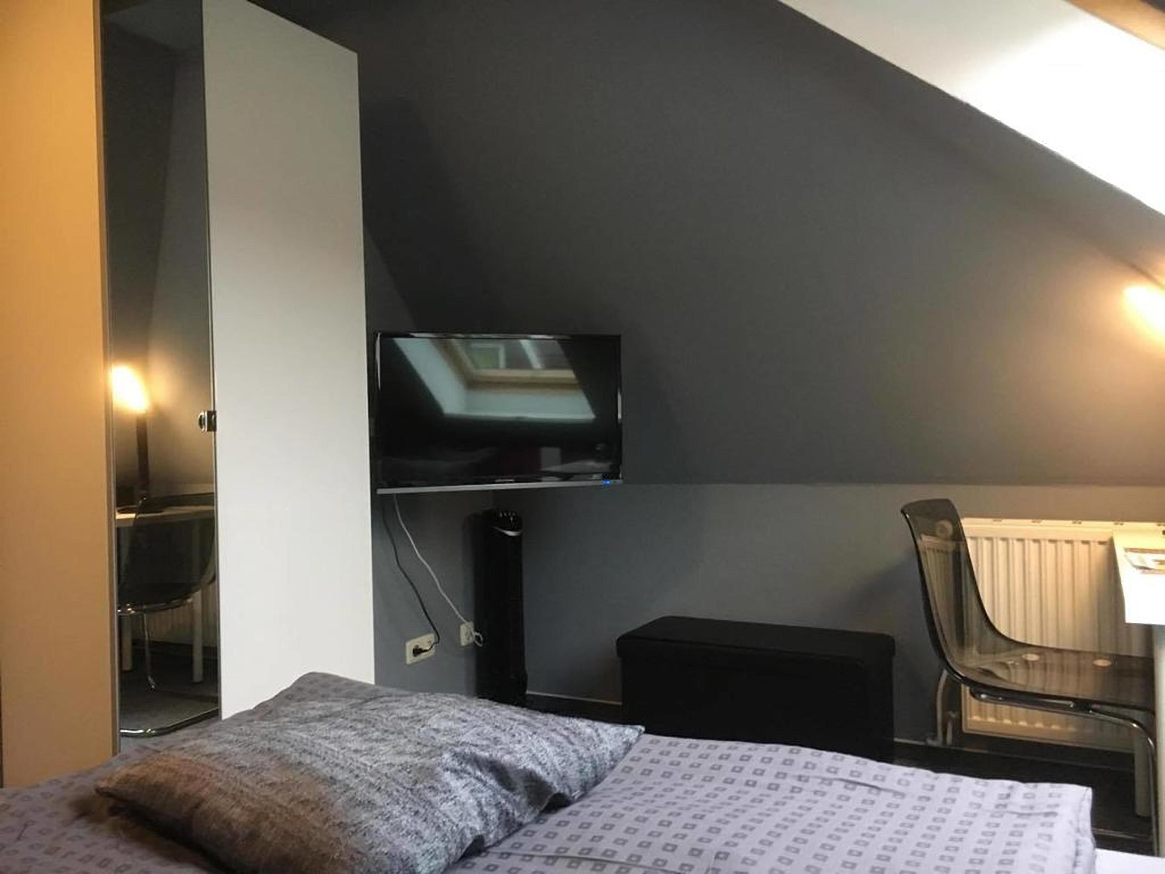 Bureau, rideaux occultants, Wi-Fi gratuit, draps fournis