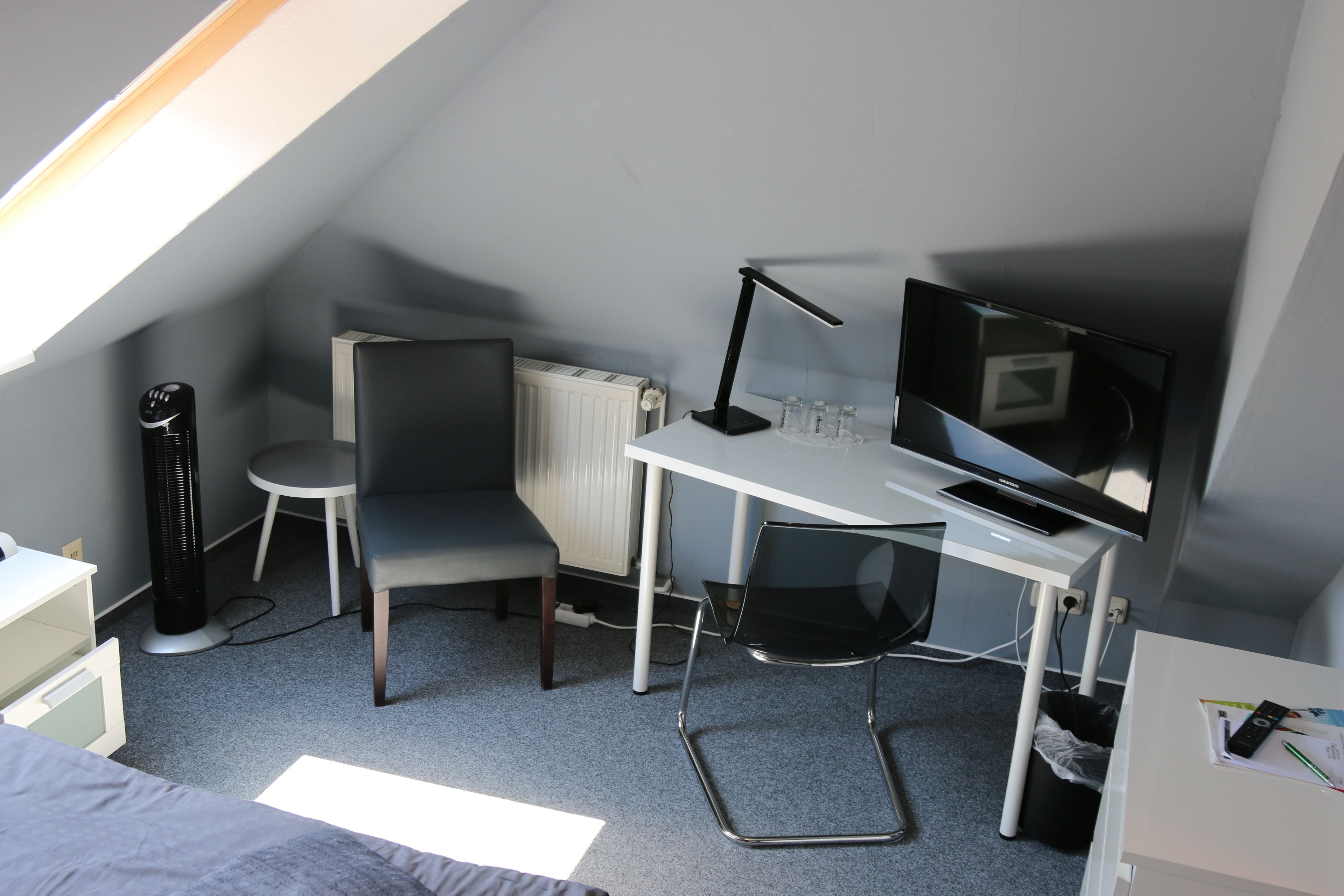 double room | desk, blackout curtains, free wifi, bed sheets