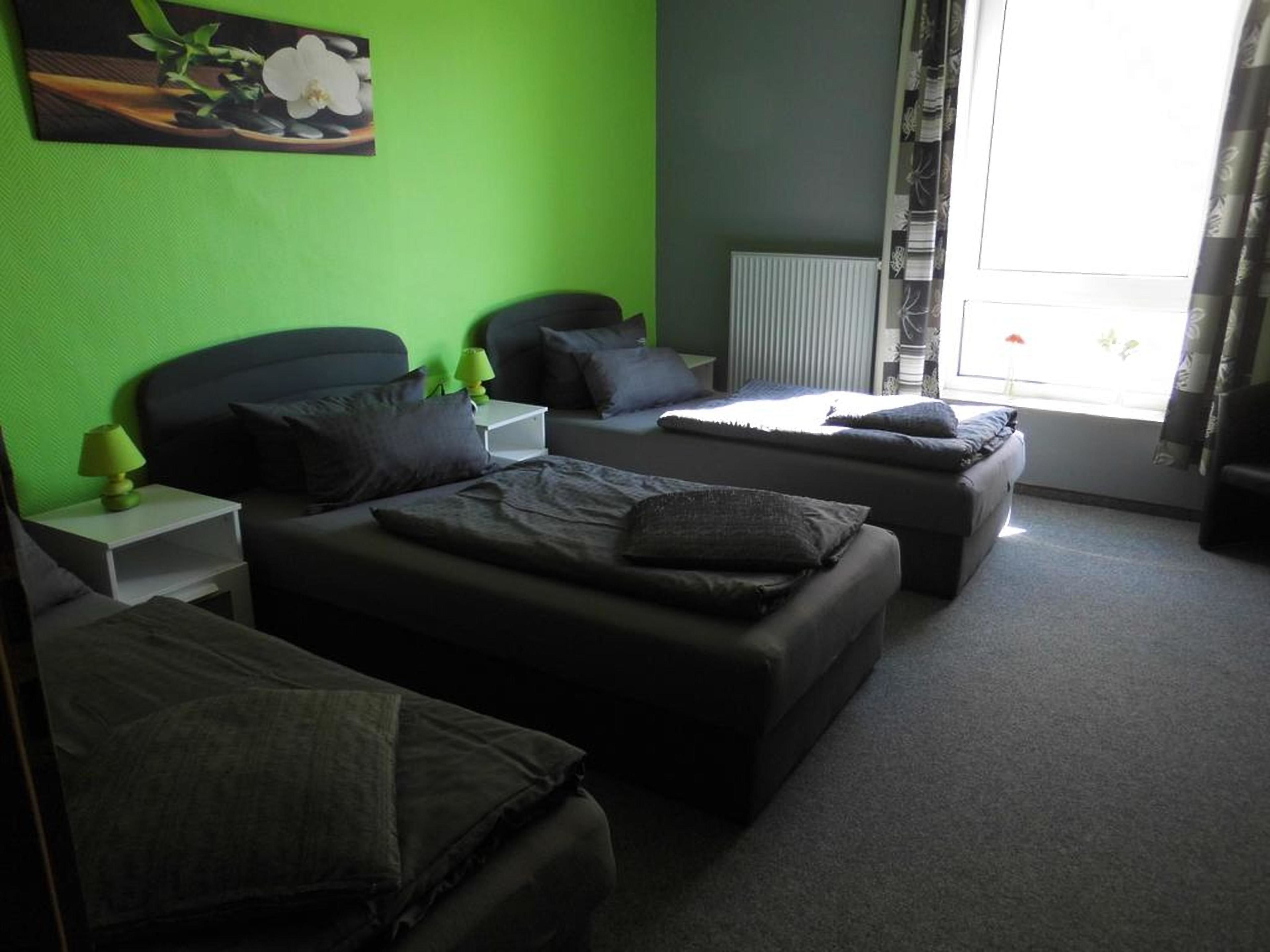 triple room | desk, blackout curtains, free wifi, bed sheets