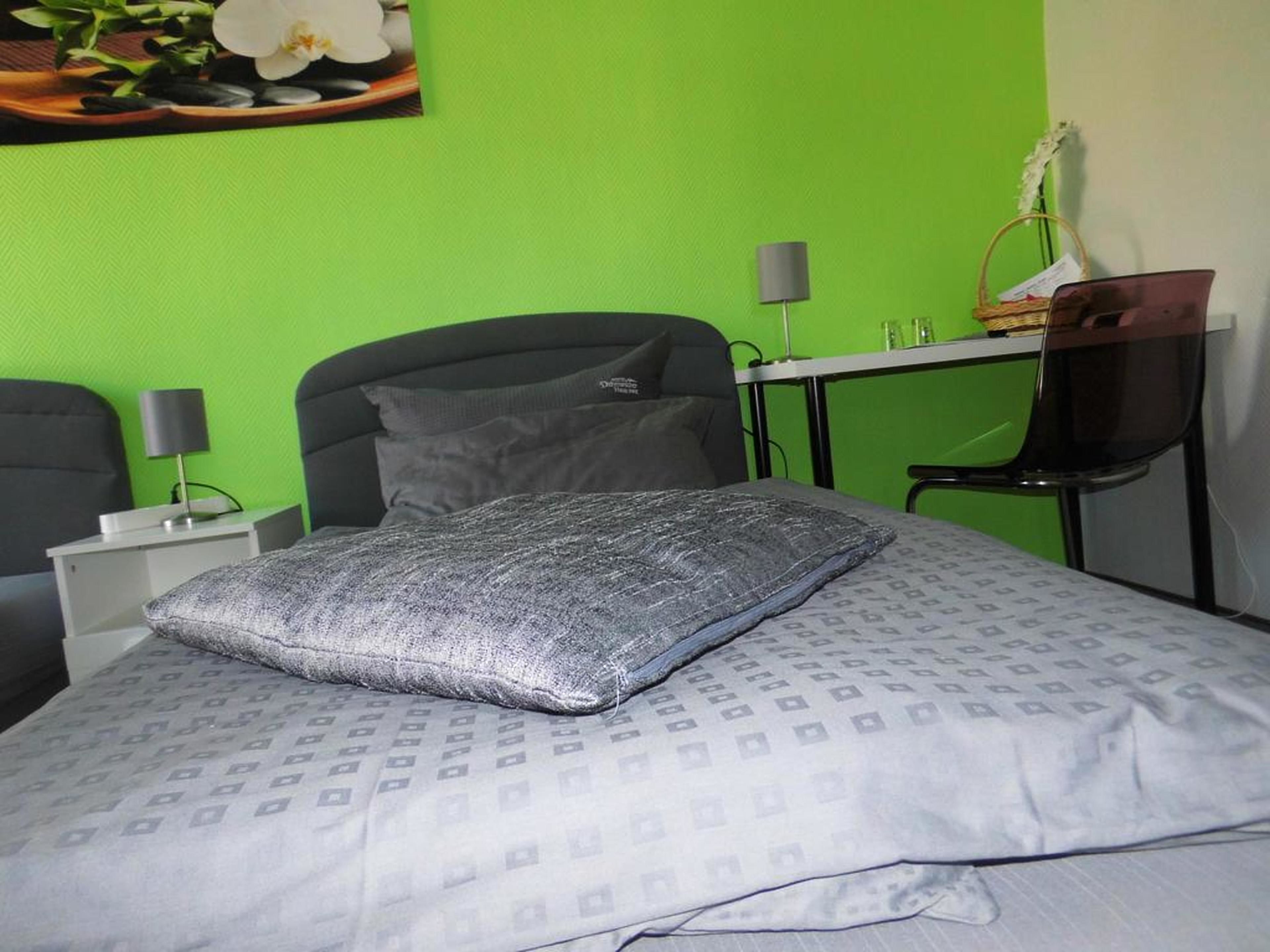 triple room | desk, blackout curtains, free wifi, bed sheets
