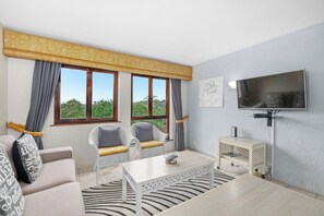 Bachelor Studio 2521 | Living area | TV - San Lameer Villa Rentals Bachelor Studio 2521 (Southbroom)