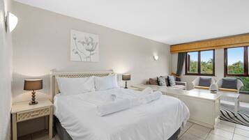 Family House, 1 Bedroom | 1 bilik tidur, peti besi dalam bilik, seterika/papan seterika