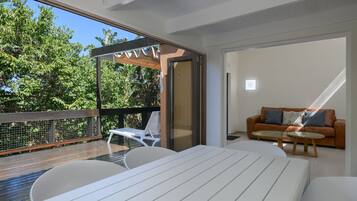 Three Bedroom Standard 2848 | Terrace/patio