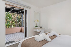 3 عدّة غرف نوم وخزنة داخل الغرفة ومكواة/لوح كي وأسرّة أطفال/رضّع