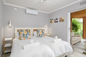 Four Bedroom Superior 2537  | 4 bedrooms, in-room safe, iron/ironing board, cots/infant beds - San Lameer Villa Rentals 2537 (Southbroom)
