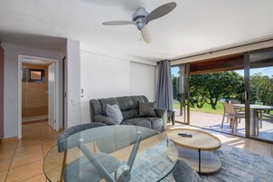Casa familiar, 1 habitación | Zona de estar | Una televisión