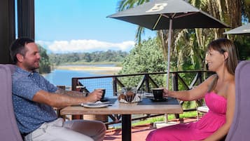 Breakfast and lunch served