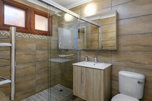 Classic-Villa, 1 Schlafzimmer | Badezimmer | Duschwanne, Handtücher