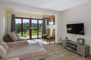 Classic-Villa, 1 Schlafzimmer | Wohnbereich | Fernseher