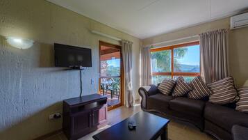 Familiehus, 1 soverom | Oppholdsrom | TV