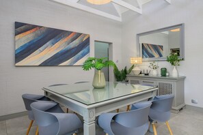 Habitación superior, 3 habitaciones | Comedor
