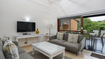 Three Bedroom Superior 2605 | Living area