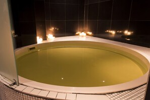 Kropsbehandlinger, hydroterapi, hot stone-massage, svensk massage