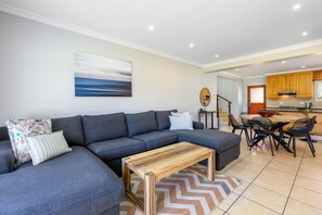 Superior Villa, 5 Bedrooms | Living area