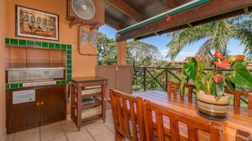 Four Bedroom Superior 1930 | BBQ/picnic Area
