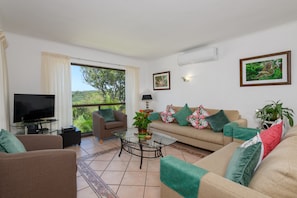 Four Bedroom Superior 1930 | Interior