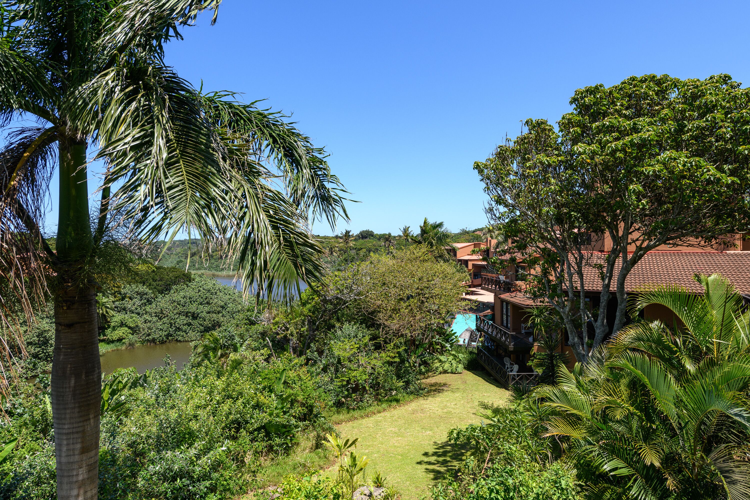 Biệt thự phong cách cổ điển, 4 phòng ngủ | Quang cảnh vườn