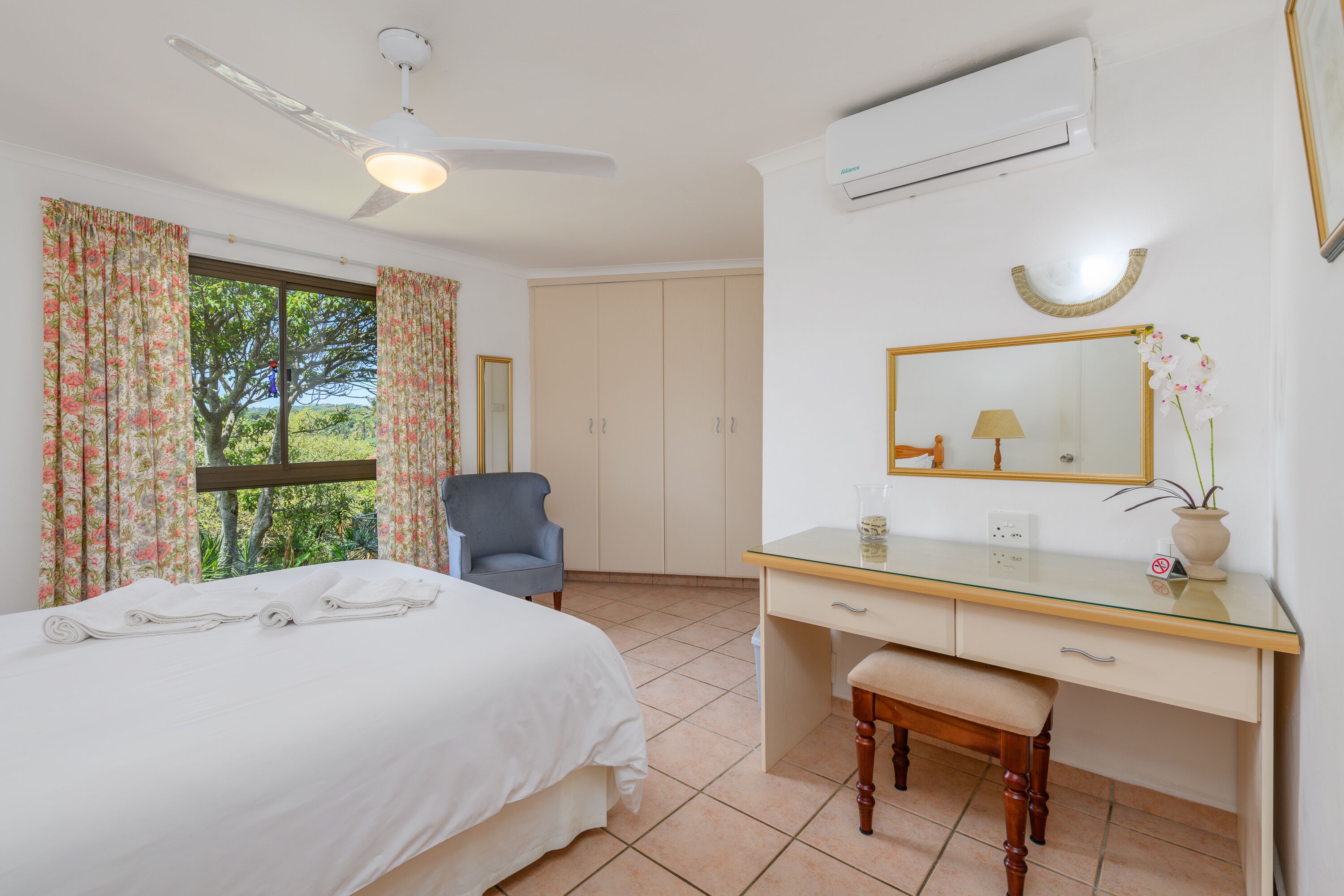 Four Bedroom Superior 1930 | 4 bedrooms, bed sheets