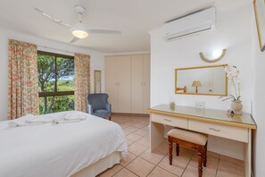 经典别墅, 4 间卧室 | 4 多间卧室、床单