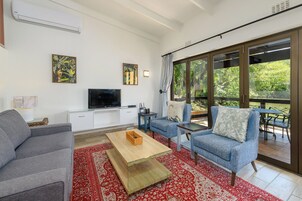 One Bedroom Superior 1909 | Living area