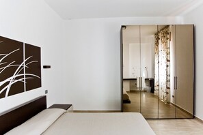 Apartment, 2 Bedrooms | Desk, soundproofing, free cribs/infant beds, free WiFi