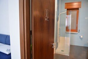 Studio | Bathroom | Shower, hair dryer, bidet, towels - InStile aparthotel (Ascea)