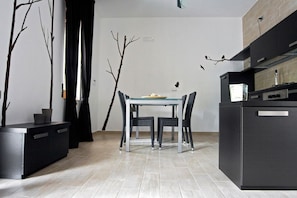 Apartment, 2 Bedrooms | Private kitchen