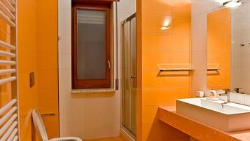 Huoneisto, 1 makuuhuone | Kylpyhuone | Suihku, hiustenkuivaaja, bidee, pyyhkeet