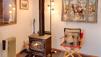 TV, fireplace, DVD player
