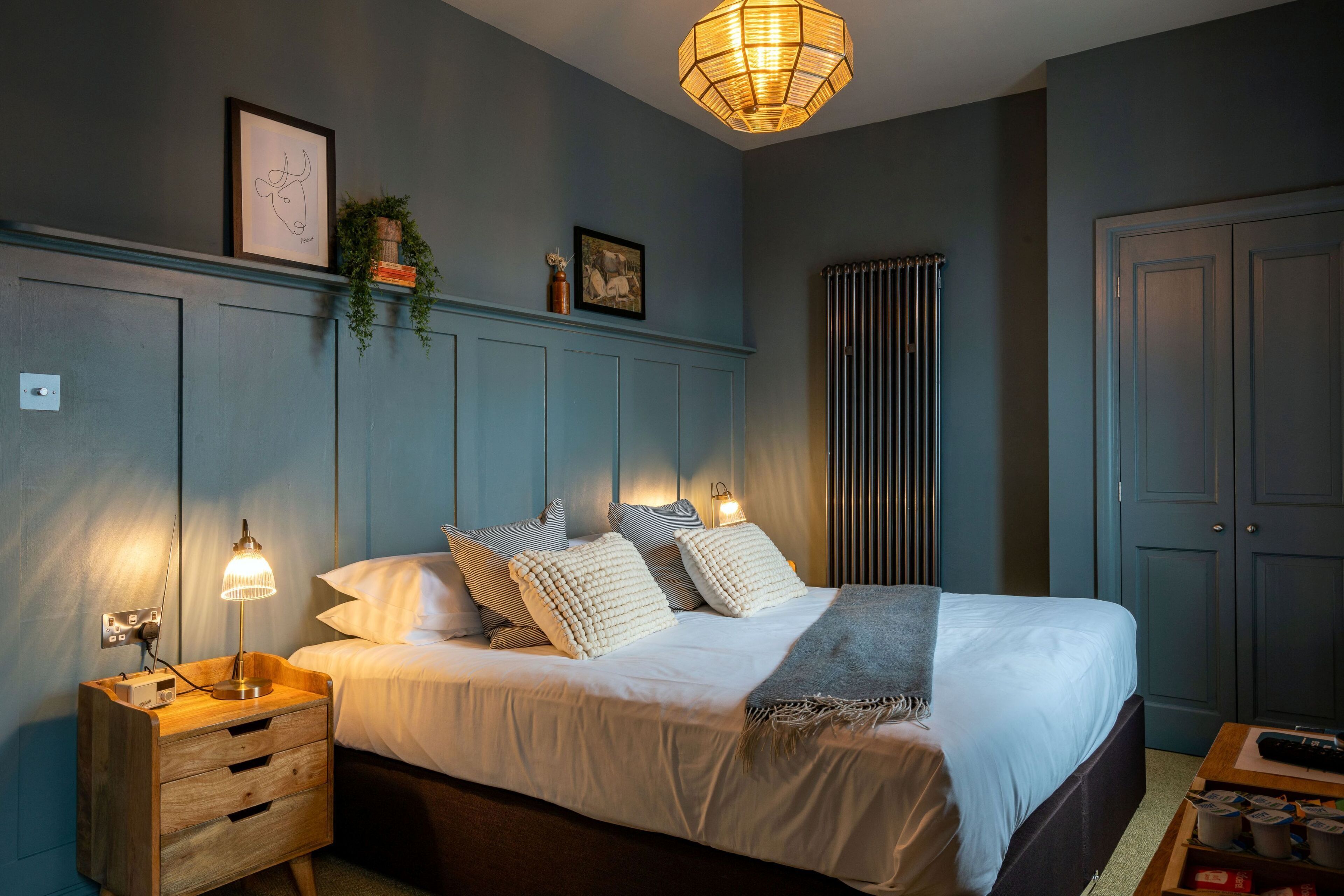 Decoración personalizada, muebles diferentes y escritorio 