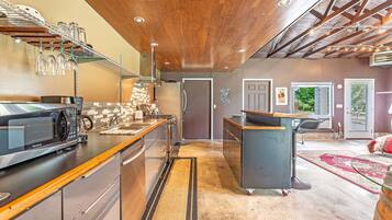 Comfort Studio, 1 Bedroom, Garden View, Garden Area | Private kitchen | Full-sized fridge, microwave, oven, stovetop