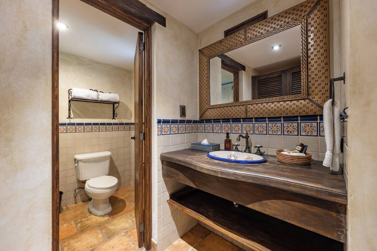 Family Villa | Bathroom | Shower, rainfall showerhead, free toiletries, hair dryer