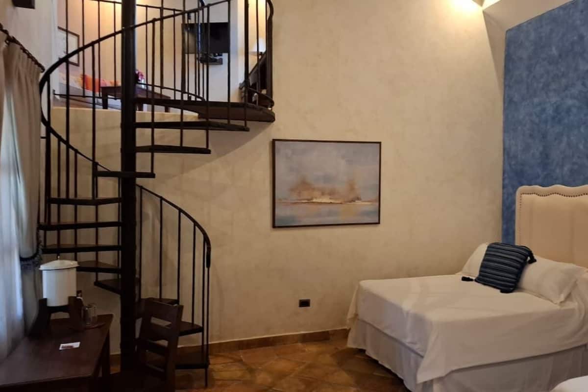 Junior-Doppel- oder -Zweibettzimmer | 1 Schlafzimmer, hochwertige Bettwaren, Daunenbettdecken, Zimmersafe