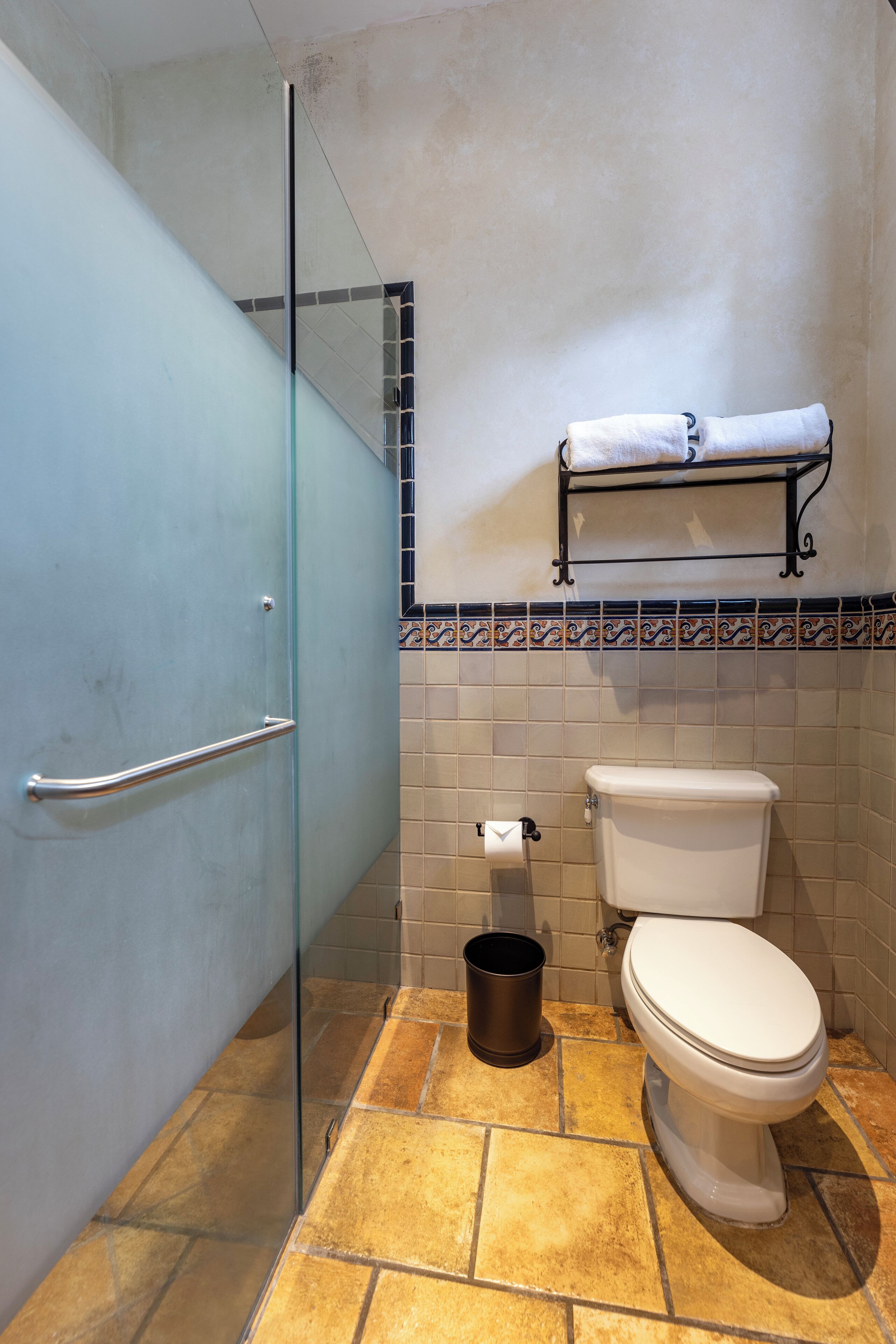 deluxe double room | bathroom | shower, rainfall showerhead, free toiletries, hair dryer