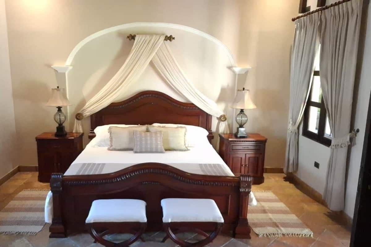 Suite de lujo, 1 habitación, baño privado, en la zona del jardín | 1 dormitorio, sábanas de algodón egipcio, ropa de cama de alta calidad