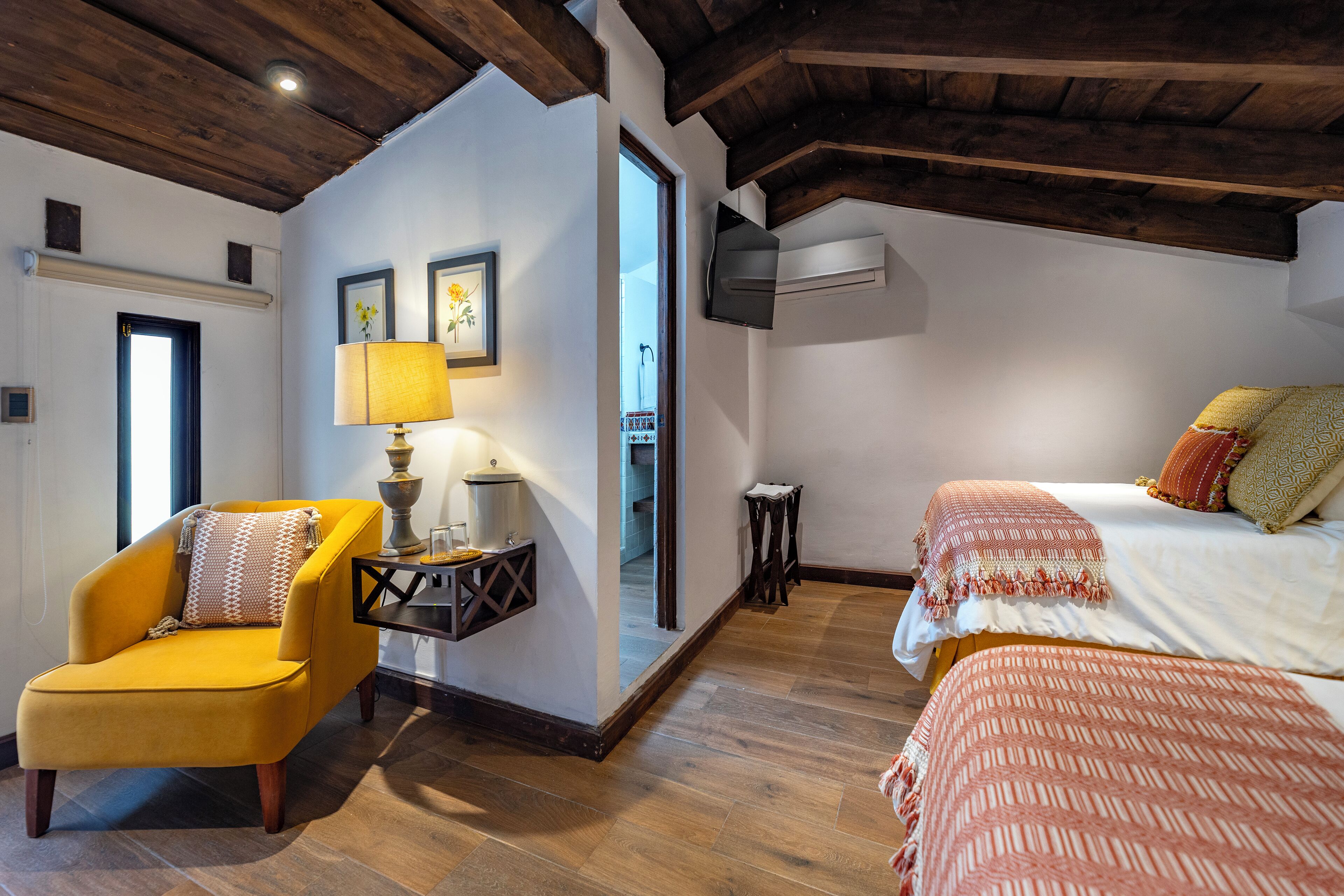 classic double room | 1 bedroom, in-room safe, desk, iron/ironing board