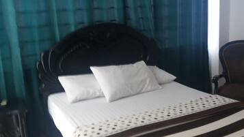 Doppelzimmer (Fan) | Minibar, Bügeleisen/Bügelbrett, kostenloses WLAN