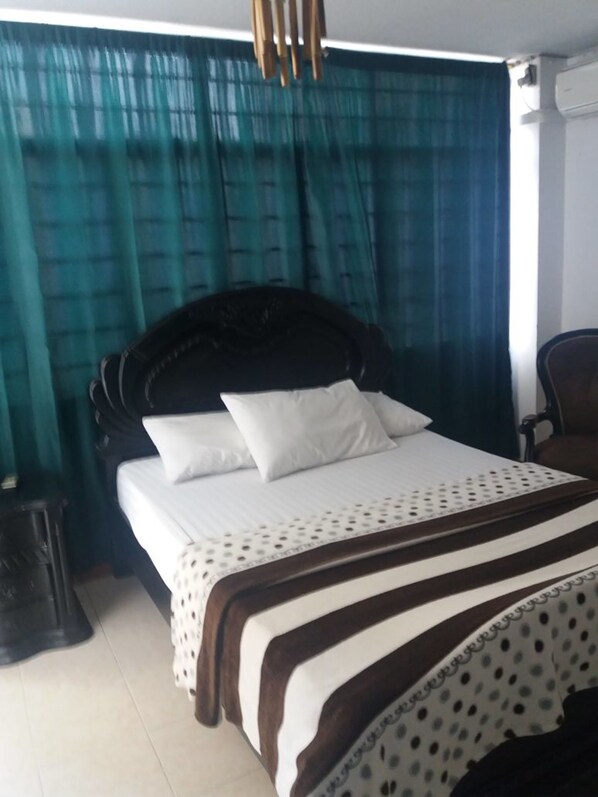 Double Room (Fan) | Minibar, iron/ironing board, free WiFi - Hotel La Mansion del Marquez (Bucaramanga)