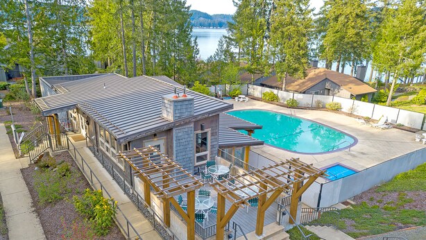 A house with a swimming pool, outdoor seating, and a view of a lake. - Blue Heron Holidays (Union)
