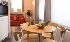 Departamento Deluxe, 1 cama matrimonial y sofá cama | Servicio a la habitación