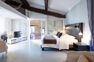 Suíte superior | Frigobar, cofres nos quartos, individualmente decorados