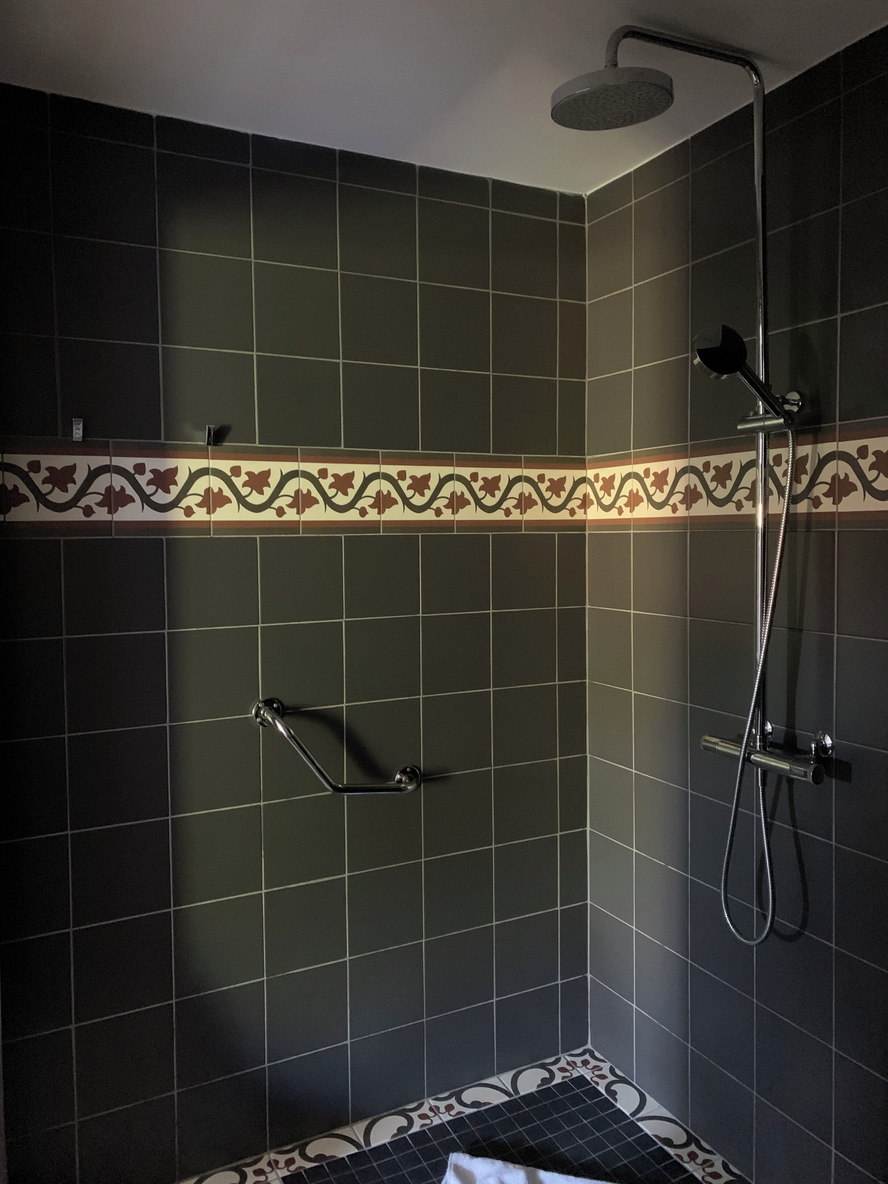 standard double room | bathroom | eco-friendly toiletries, hair dryer, bathrobes, slippers